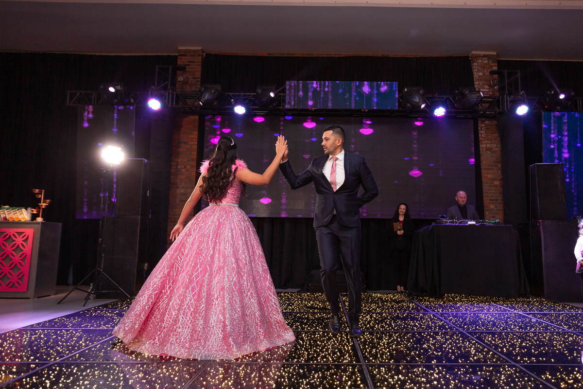 Festa de quinze anos em Sítio do Cassio - Balneario Gaivota - Sombrio - Praia Grande - Sao Joao do Sul - quinze anos - fotos - fotografa - fotografia - pista - decoração - vestido - xv - make - ensaio 15 anos - book dos quinze - Adrielle Peres fotografia 
