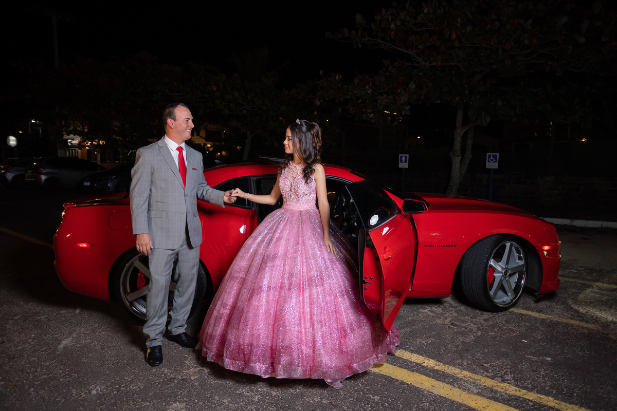 thayane-1 - Festa dos quinze - book dos quinze - vestido - decoracao - balada - quinze anos - pista - debutante - robo led - fotografa - sublime - torres - rs Morgana Magnus - Camaro