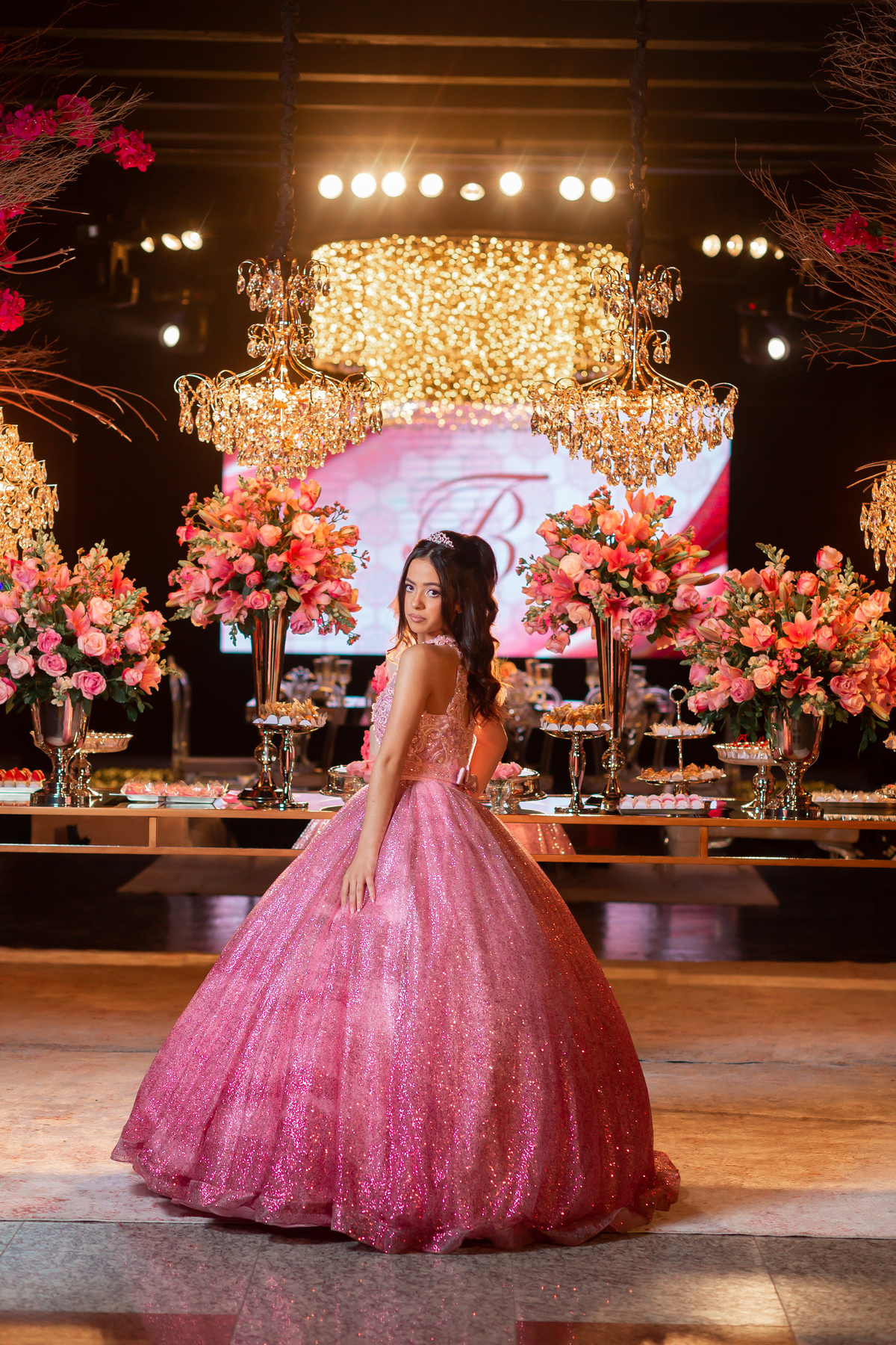 thayane-1 - Festa dos quinze - book dos quinze - vestido - decoracao - balada - quinze anos - pista - debutante - robo led - fotografa - sublime - torres - rs