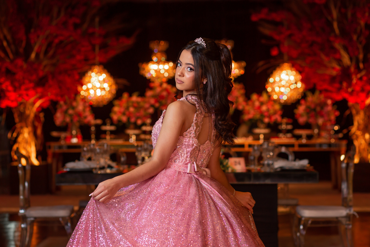 thayane-1 - Festa dos quinze - book dos quinze - vestido - decoracao - balada - quinze anos - pista - debutante - robo led - fotografa - sublime - torres - rs