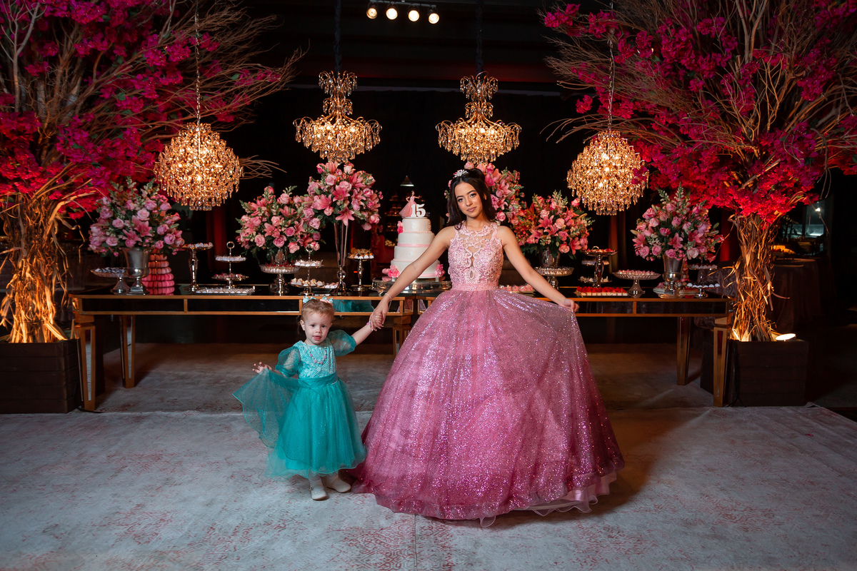 thayane-1 - Festa dos quinze - book dos quinze - vestido - decoracao - balada - quinze anos - pista - debutante - robo led - fotografa - sublime - torres - rs