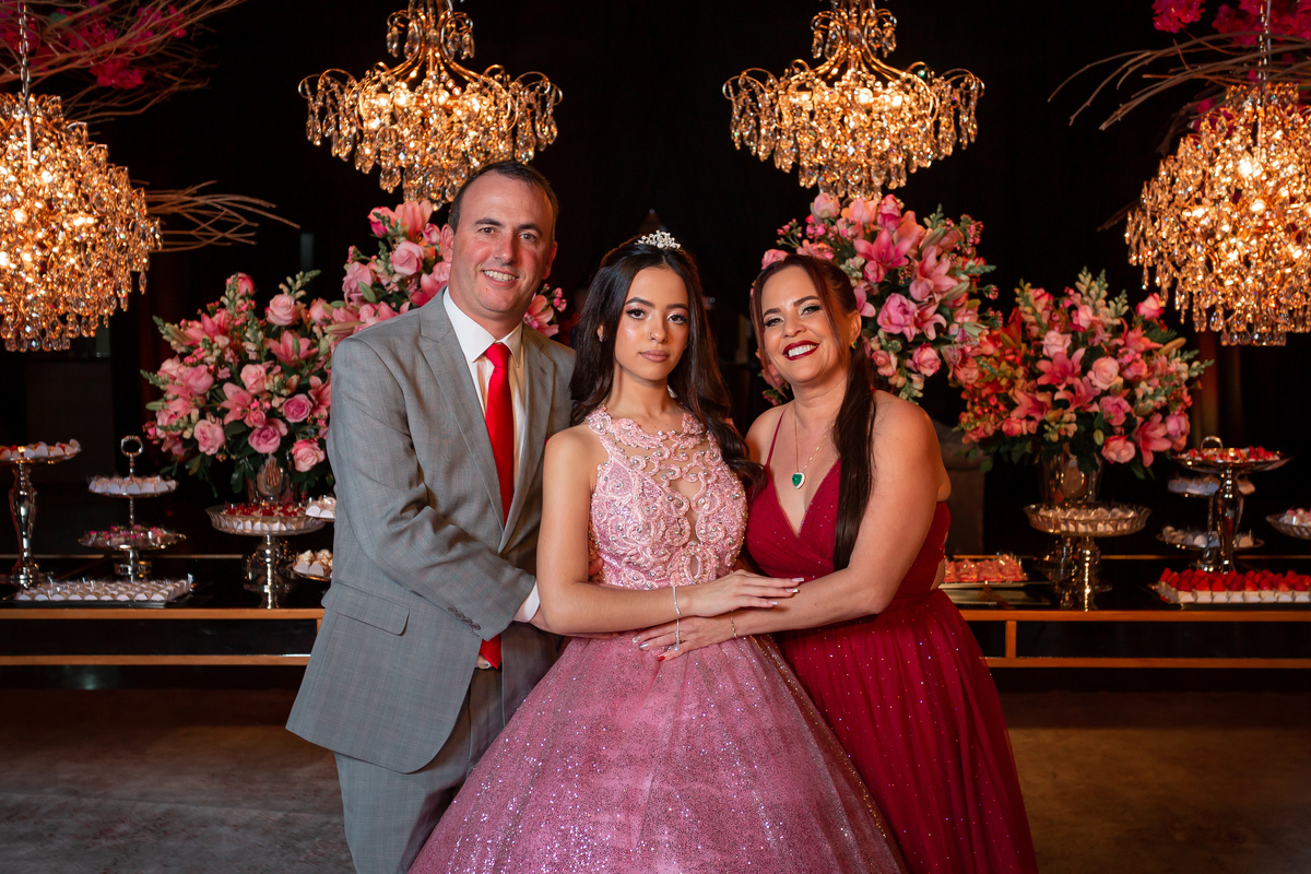 thayane-1 - Festa dos quinze - book dos quinze - vestido - decoracao - balada - quinze anos - pista - debutante - robo led - fotografa - sublime - torres - rs