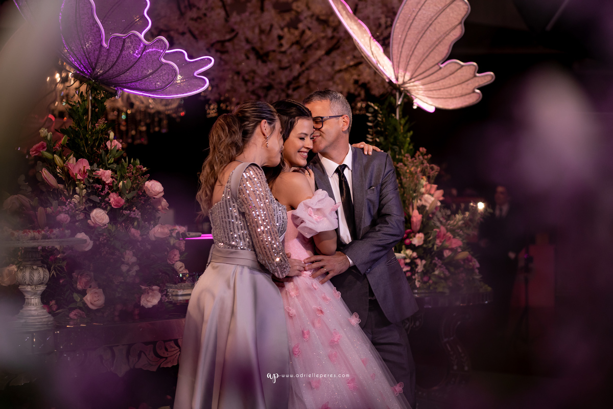 Adrielle Peres Fotografia, Alex Videos; DECORAÇÃO: Silvia Flores Eventos, DJ: Matheus Lazaretti, PISTA DE LED: Pixel Led, DRINKS: Jumper Bartenders, Baly Energy Drink, Poppi Corner, Amantine Chocolate, VW beauty, Clube Gremio Fronteira - Ararangua/SC