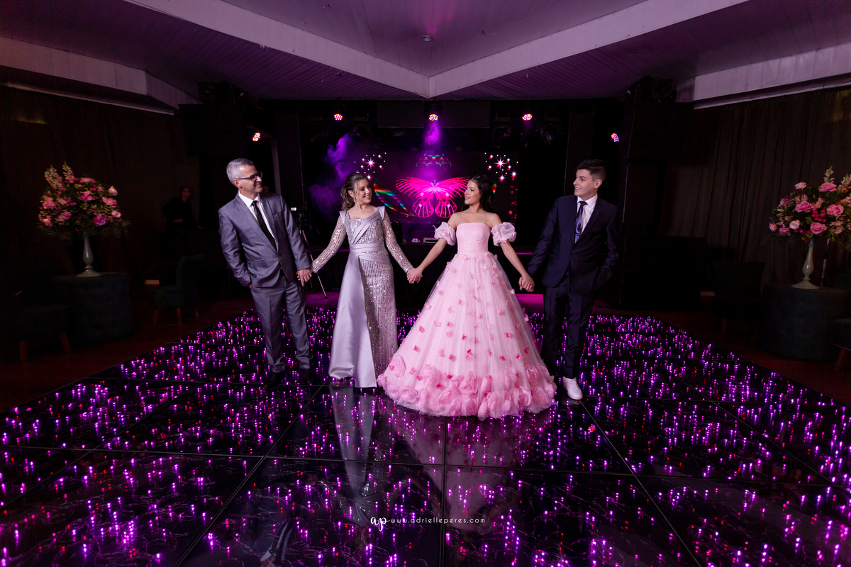 Adrielle Peres Fotografia, Alex Videos; DECORAÇÃO: Silvia Flores Eventos, DJ: Matheus Lazaretti, PISTA DE LED: Pixel Led, DRINKS: Jumper Bartenders, Baly Energy Drink, Poppi Corner, Amantine Chocolate, VW beauty, Clube Gremio Fronteira - Ararangua/SC