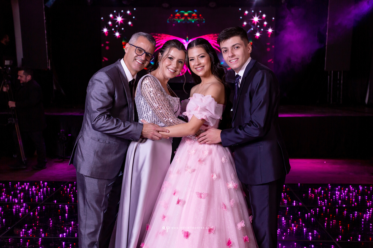 Adrielle Peres Fotografia, Alex Videos; DECORAÇÃO: Silvia Flores Eventos, DJ: Matheus Lazaretti, PISTA DE LED: Pixel Led, DRINKS: Jumper Bartenders, Baly Energy Drink, Poppi Corner, Amantine Chocolate, VW beauty, Clube Gremio Fronteira - Ararangua/SC