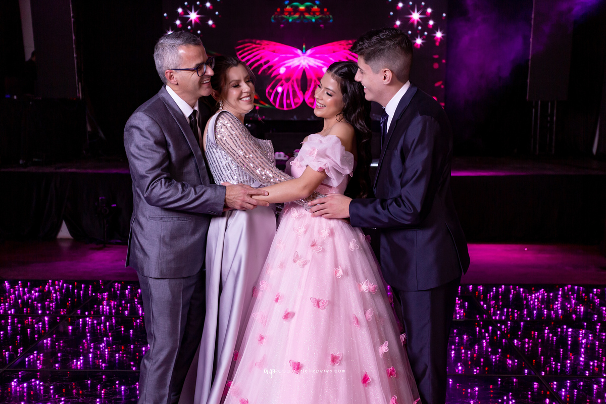 Adrielle Peres Fotografia, Alex Videos; DECORAÇÃO: Silvia Flores Eventos, DJ: Matheus Lazaretti, PISTA DE LED: Pixel Led, DRINKS: Jumper Bartenders, Baly Energy Drink, Poppi Corner, Amantine Chocolate, VW beauty, Clube Gremio Fronteira - Ararangua/SC