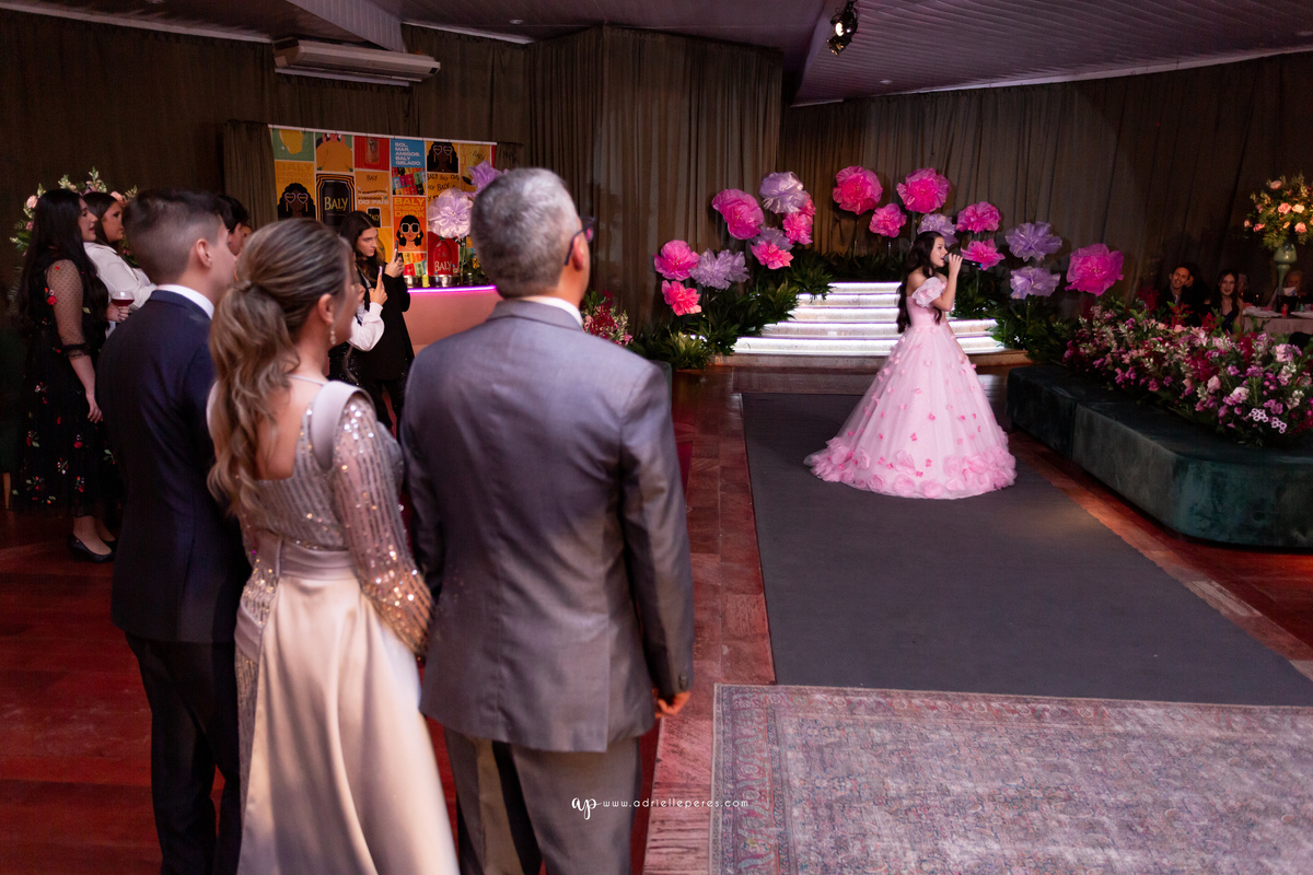 Adrielle Peres Fotografia, Alex Videos; DECORAÇÃO: Silvia Flores Eventos, DJ: Matheus Lazaretti, PISTA DE LED: Pixel Led, DRINKS: Jumper Bartenders, Baly Energy Drink, Poppi Corner, Amantine Chocolate, VW beauty, Clube Gremio Fronteira - Ararangua/SC