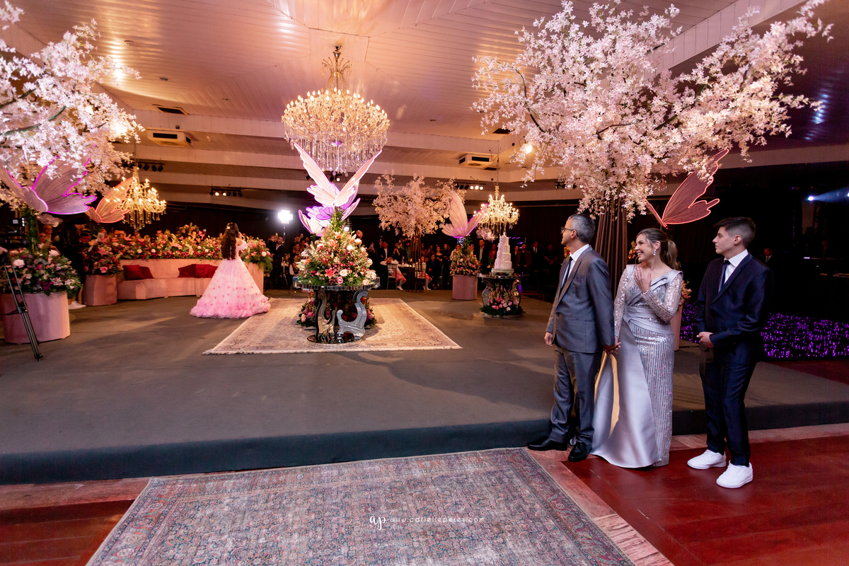 Adrielle Peres Fotografia, Alex Videos; DECORAÇÃO: Silvia Flores Eventos, DJ: Matheus Lazaretti, PISTA DE LED: Pixel Led, DRINKS: Jumper Bartenders, Baly Energy Drink, Poppi Corner, Amantine Chocolate, VW beauty, Clube Gremio Fronteira - Ararangua/SC