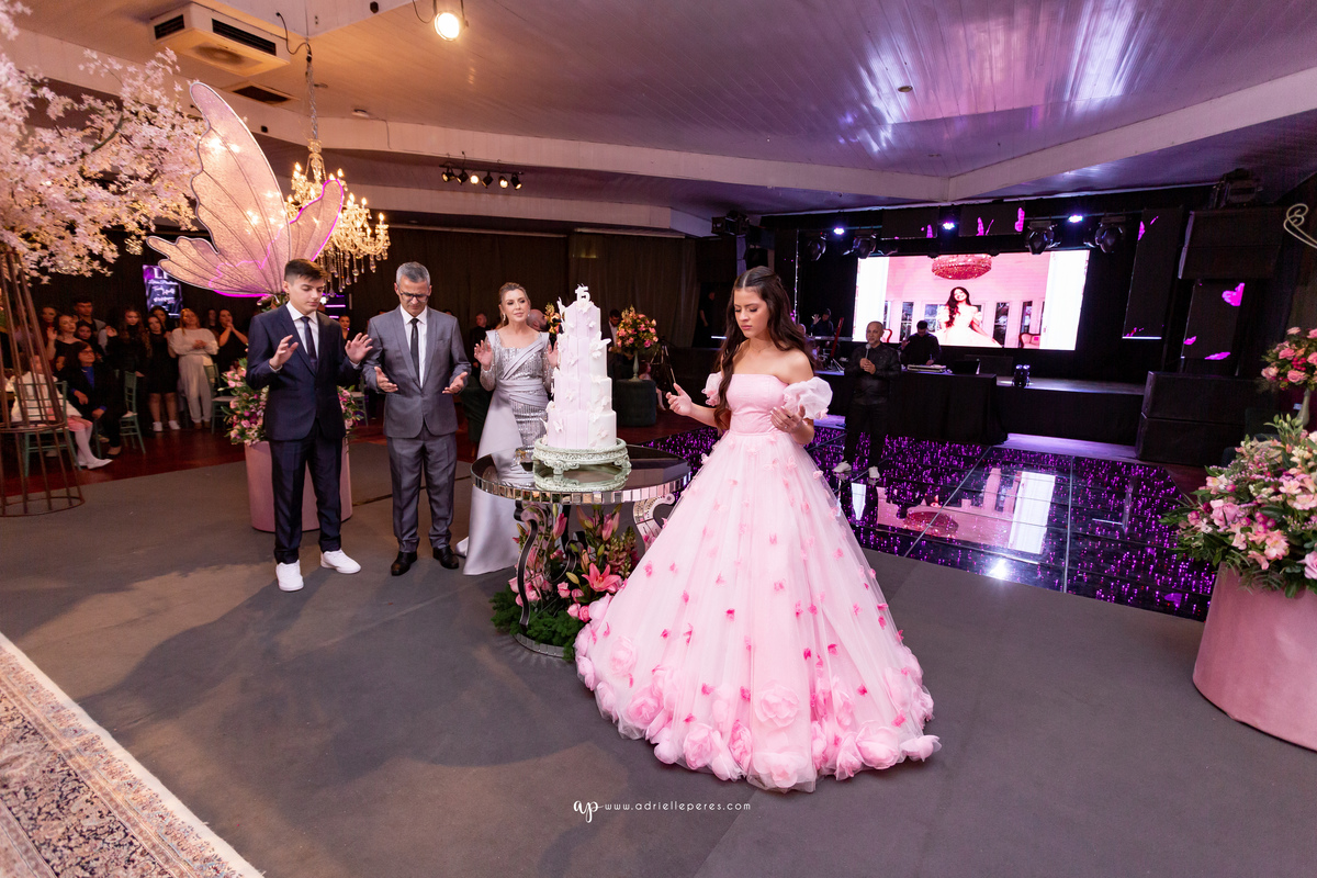 Adrielle Peres Fotografia, Alex Videos; DECORAÇÃO: Silvia Flores Eventos, DJ: Matheus Lazaretti, PISTA DE LED: Pixel Led, DRINKS: Jumper Bartenders, Baly Energy Drink, Poppi Corner, Amantine Chocolate, VW beauty, Clube Gremio Fronteira - Ararangua/SC