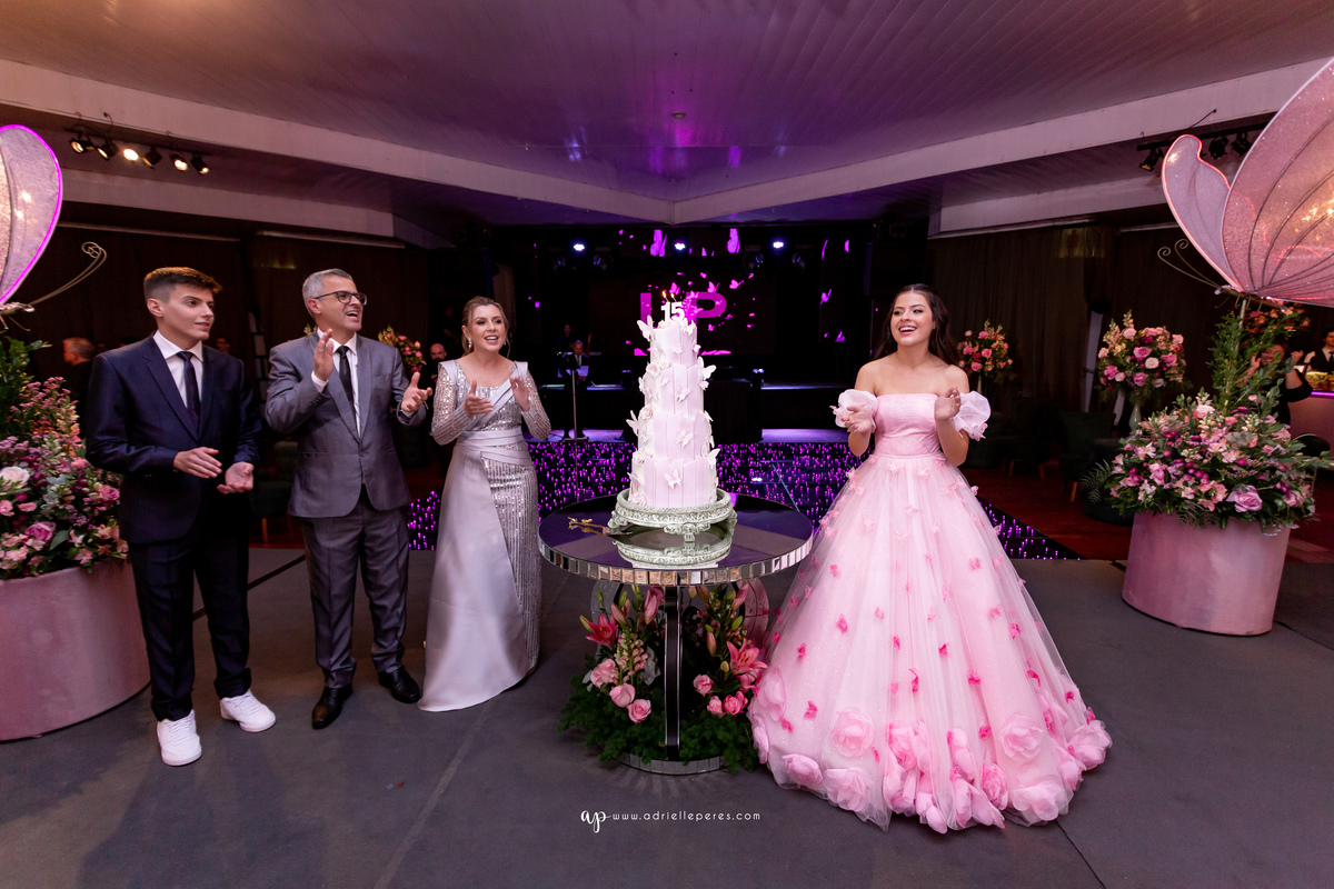 Adrielle Peres Fotografia, Alex Videos; DECORAÇÃO: Silvia Flores Eventos, DJ: Matheus Lazaretti, PISTA DE LED: Pixel Led, DRINKS: Jumper Bartenders, Baly Energy Drink, Poppi Corner, Amantine Chocolate, VW beauty, Clube Gremio Fronteira - Ararangua/SC