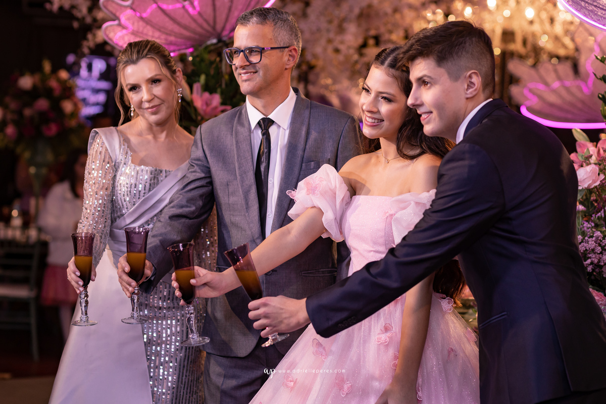 Adrielle Peres Fotografia, Alex Videos; DECORAÇÃO: Silvia Flores Eventos, DJ: Matheus Lazaretti, PISTA DE LED: Pixel Led, DRINKS: Jumper Bartenders, Baly Energy Drink, Poppi Corner, Amantine Chocolate, VW beauty, Clube Gremio Fronteira - Ararangua/SC