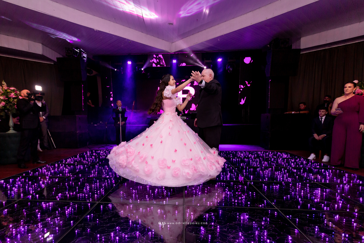 Adrielle Peres Fotografia, Alex Videos; DECORAÇÃO: Silvia Flores Eventos, DJ: Matheus Lazaretti, PISTA DE LED: Pixel Led, DRINKS: Jumper Bartenders, Baly Energy Drink, Poppi Corner, Amantine Chocolate, VW beauty, Clube Gremio Fronteira - Ararangua/SC