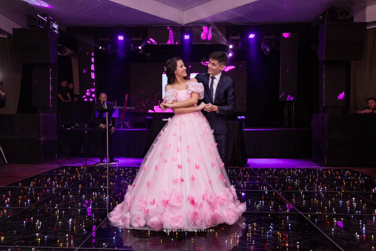 Adrielle Peres Fotografia, Alex Videos; DECORAÇÃO: Silvia Flores Eventos, DJ: Matheus Lazaretti, PISTA DE LED: Pixel Led, DRINKS: Jumper Bartenders, Baly Energy Drink, Poppi Corner, Amantine Chocolate, VW beauty, Clube Gremio Fronteira - Ararangua/SC