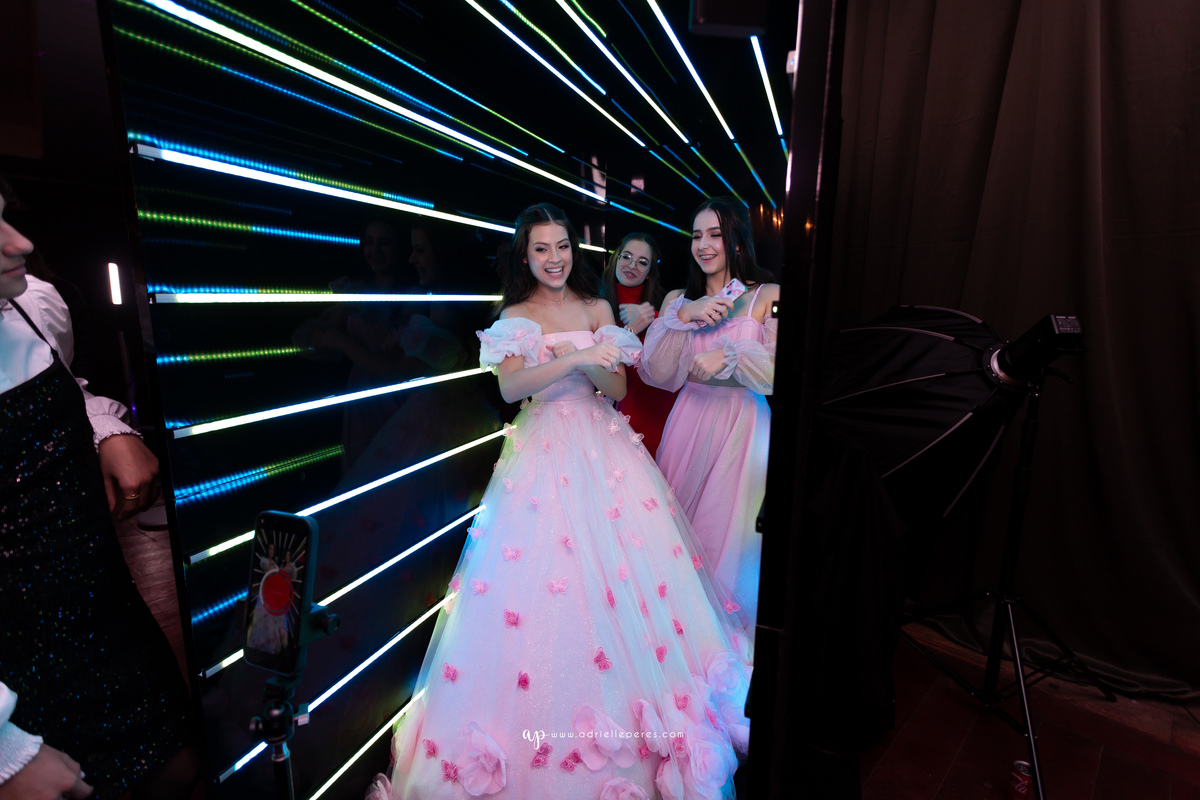 Adrielle Peres Fotografia, Alex Videos; DECORAÇÃO: Silvia Flores Eventos, DJ: Matheus Lazaretti, PISTA DE LED: Pixel Led, DRINKS: Jumper Bartenders, Baly Energy Drink, Poppi Corner, Amantine Chocolate, VW beauty, Clube Gremio Fronteira - Ararangua/SC