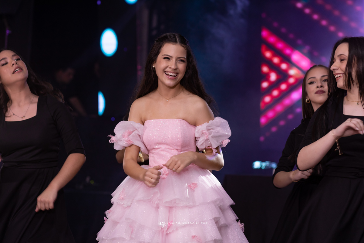 Adrielle Peres Fotografia, Alex Videos; DECORAÇÃO: Silvia Flores Eventos, DJ: Matheus Lazaretti, PISTA DE LED: Pixel Led, DRINKS: Jumper Bartenders, Baly Energy Drink, Poppi Corner, Amantine Chocolate, VW beauty, Clube Gremio Fronteira - Ararangua/SC