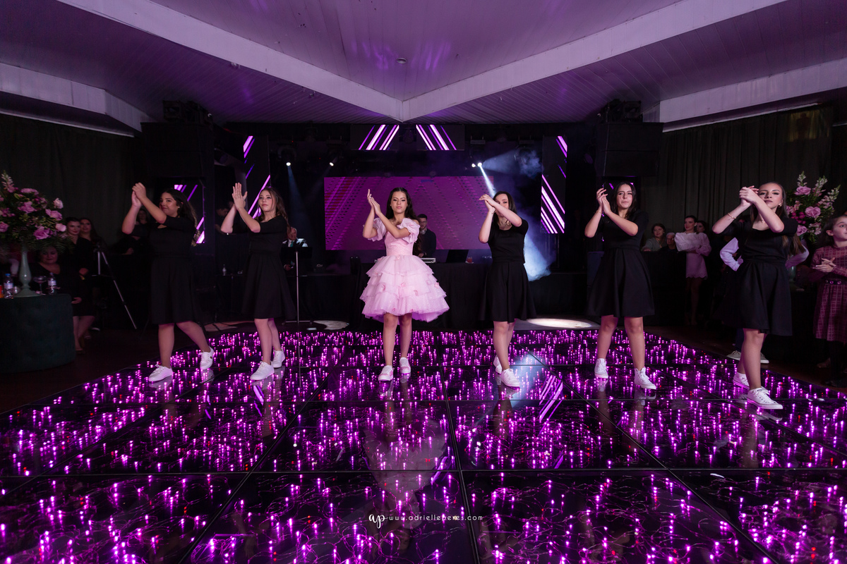 Adrielle Peres Fotografia, Alex Videos; DECORAÇÃO: Silvia Flores Eventos, DJ: Matheus Lazaretti, PISTA DE LED: Pixel Led, DRINKS: Jumper Bartenders, Baly Energy Drink, Poppi Corner, Amantine Chocolate, VW beauty, Clube Gremio Fronteira - Ararangua/SC