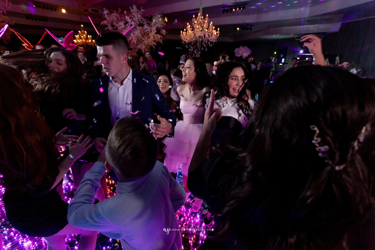 Adrielle Peres Fotografia, Alex Videos; DECORAÇÃO: Silvia Flores Eventos, DJ: Matheus Lazaretti, PISTA DE LED: Pixel Led, DRINKS: Jumper Bartenders, Baly Energy Drink, Poppi Corner, Amantine Chocolate, VW beauty, Clube Gremio Fronteira - Ararangua/SC