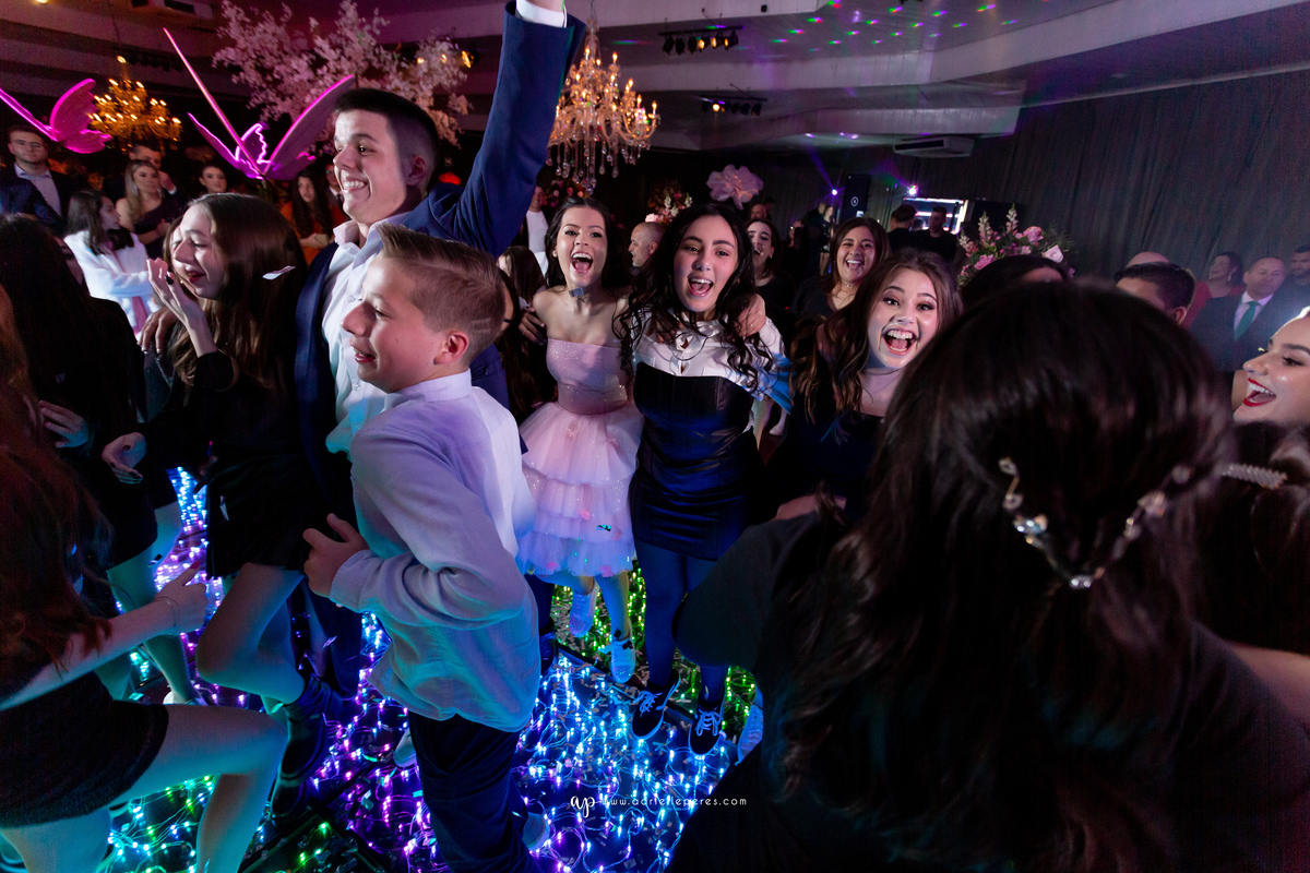 Adrielle Peres Fotografia, Alex Videos; DECORAÇÃO: Silvia Flores Eventos, DJ: Matheus Lazaretti, PISTA DE LED: Pixel Led, DRINKS: Jumper Bartenders, Baly Energy Drink, Poppi Corner, Amantine Chocolate, VW beauty, Clube Gremio Fronteira - Ararangua/SC