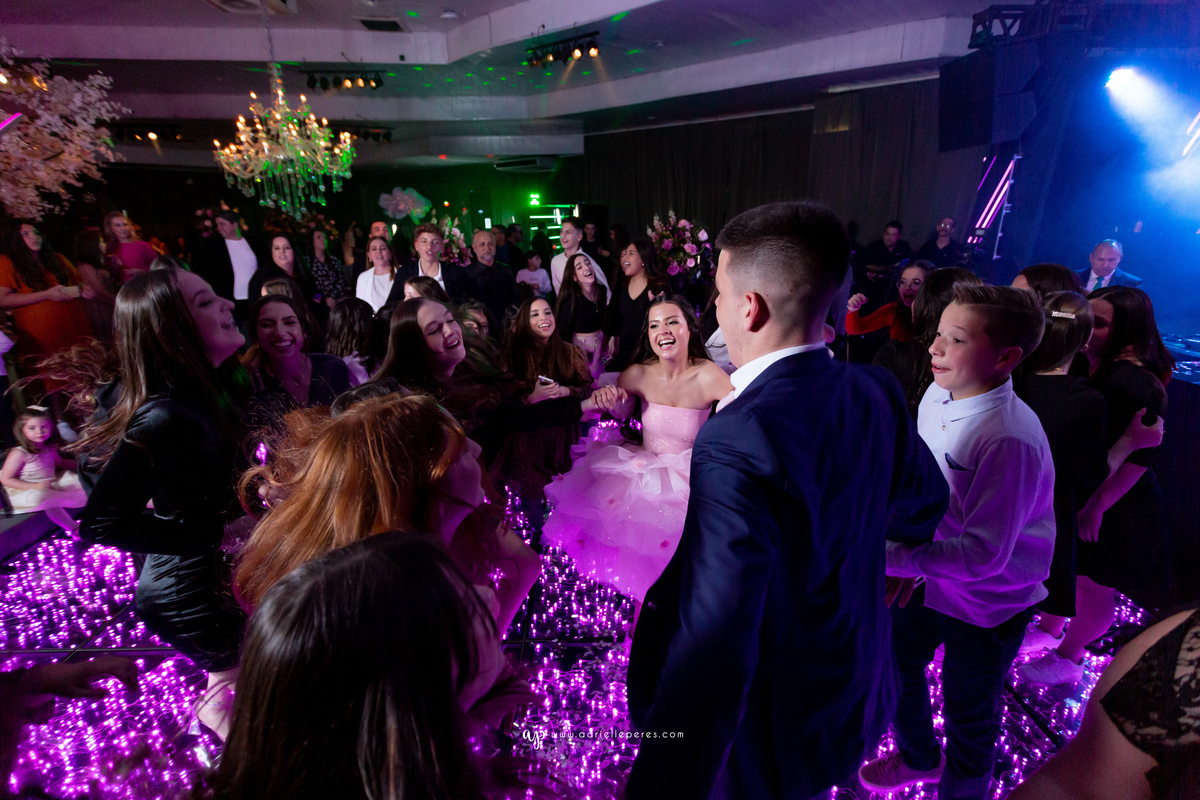 Adrielle Peres Fotografia, Alex Videos; DECORAÇÃO: Silvia Flores Eventos, DJ: Matheus Lazaretti, PISTA DE LED: Pixel Led, DRINKS: Jumper Bartenders, Baly Energy Drink, Poppi Corner, Amantine Chocolate, VW beauty, Clube Gremio Fronteira - Ararangua/SC