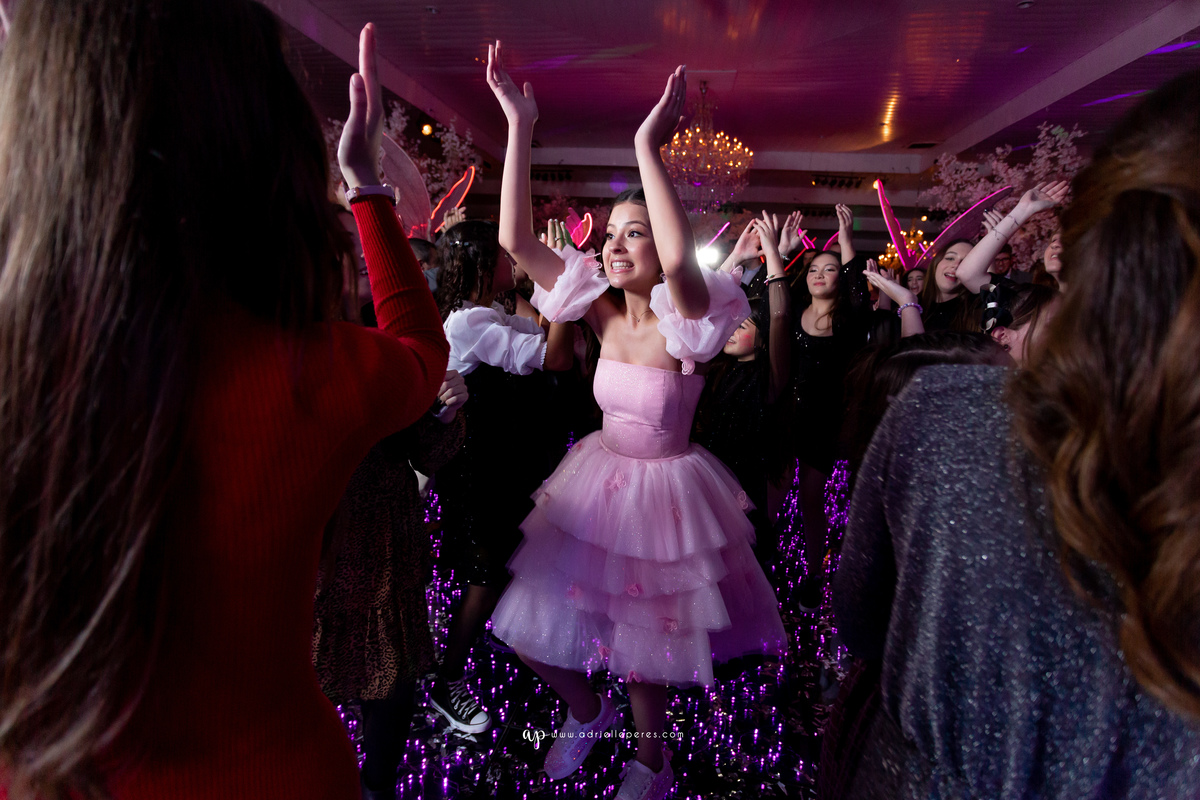 Adrielle Peres Fotografia, Alex Videos; DECORAÇÃO: Silvia Flores Eventos, DJ: Matheus Lazaretti, PISTA DE LED: Pixel Led, DRINKS: Jumper Bartenders, Baly Energy Drink, Poppi Corner, Amantine Chocolate, VW beauty, Clube Gremio Fronteira - Ararangua/SC