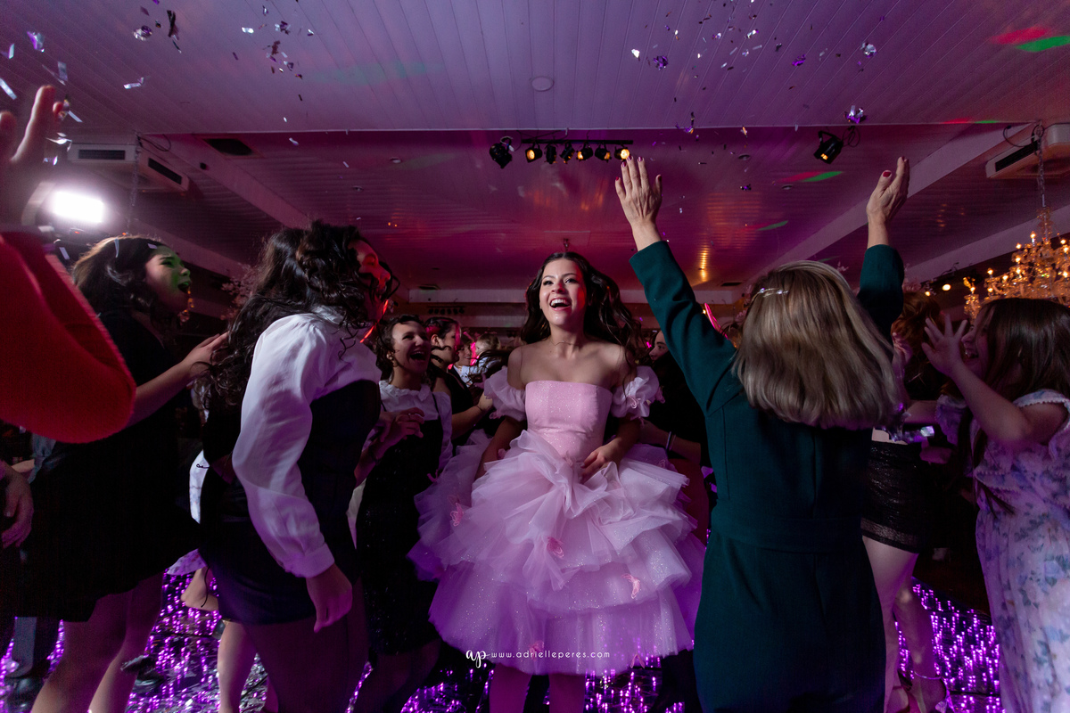 Adrielle Peres Fotografia, Alex Videos; DECORAÇÃO: Silvia Flores Eventos, DJ: Matheus Lazaretti, PISTA DE LED: Pixel Led, DRINKS: Jumper Bartenders, Baly Energy Drink, Poppi Corner, Amantine Chocolate, VW beauty, Clube Gremio Fronteira - Ararangua/SC