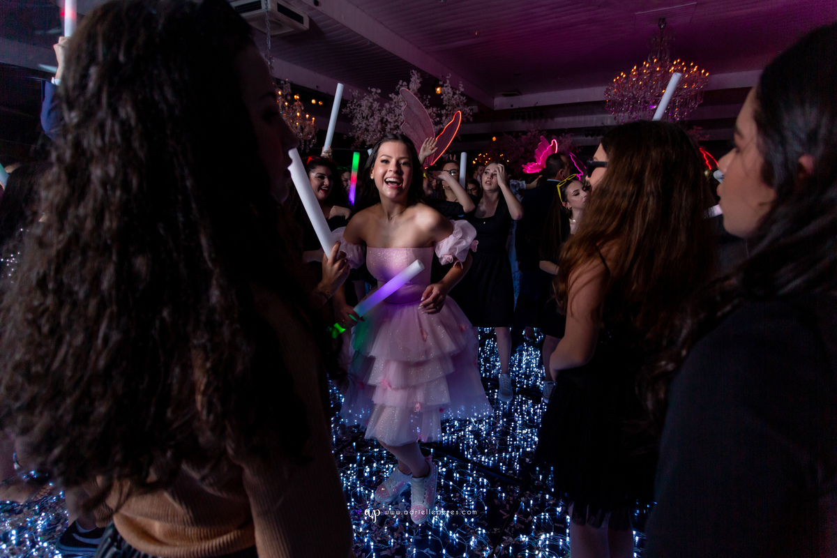 Adrielle Peres Fotografia, Alex Videos; DECORAÇÃO: Silvia Flores Eventos, DJ: Matheus Lazaretti, PISTA DE LED: Pixel Led, DRINKS: Jumper Bartenders, Baly Energy Drink, Poppi Corner, Amantine Chocolate, VW beauty, Clube Gremio Fronteira - Ararangua/SC