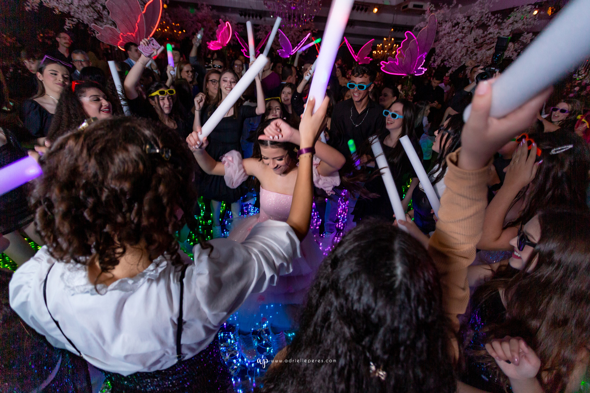 Adrielle Peres Fotografia, Alex Videos; DECORAÇÃO: Silvia Flores Eventos, DJ: Matheus Lazaretti, PISTA DE LED: Pixel Led, DRINKS: Jumper Bartenders, Baly Energy Drink, Poppi Corner, Amantine Chocolate, VW beauty, Clube Gremio Fronteira - Ararangua/SC