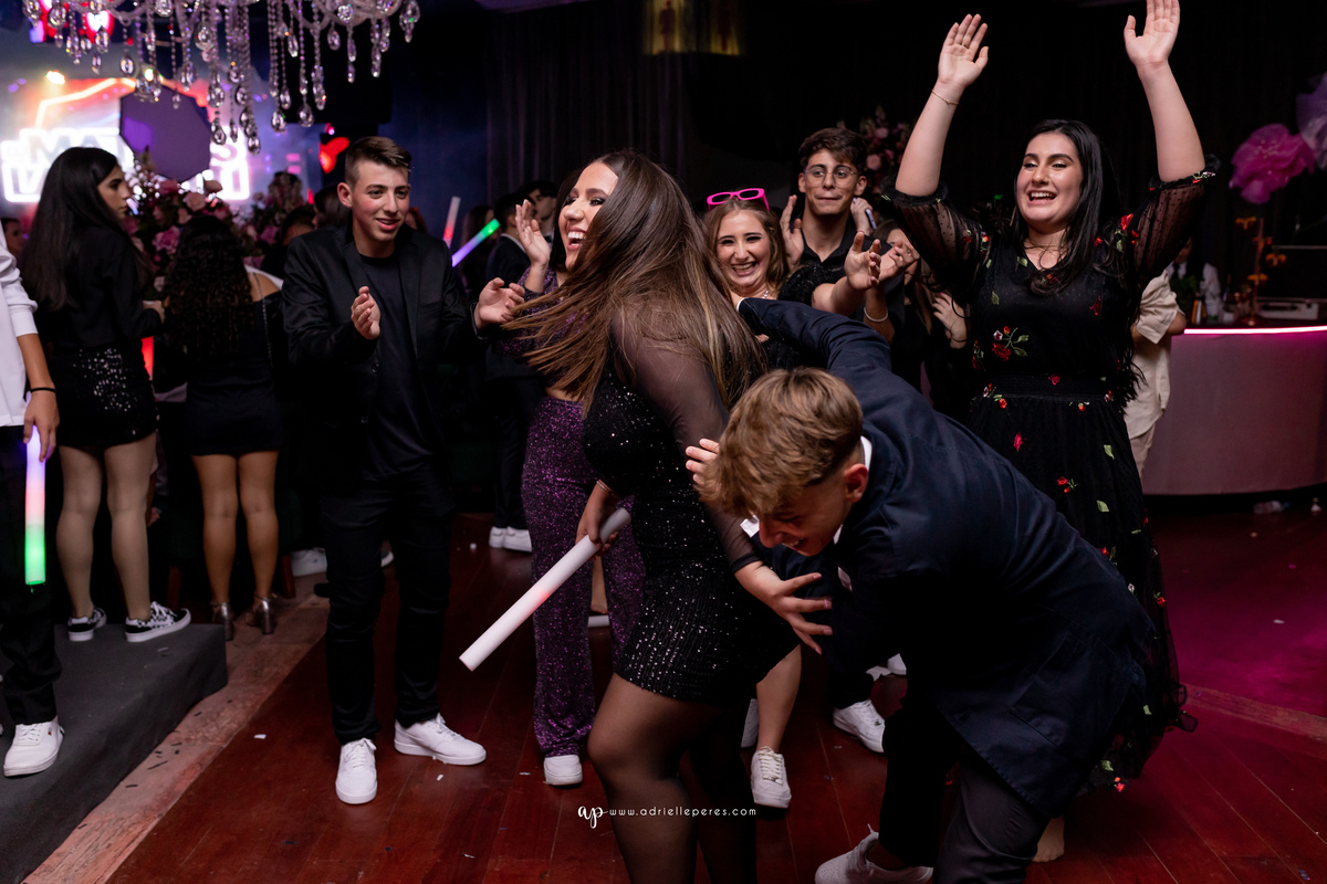 Adrielle Peres Fotografia, Alex Videos; DECORAÇÃO: Silvia Flores Eventos, DJ: Matheus Lazaretti, PISTA DE LED: Pixel Led, DRINKS: Jumper Bartenders, Baly Energy Drink, Poppi Corner, Amantine Chocolate, VW beauty, Clube Gremio Fronteira - Ararangua/SC