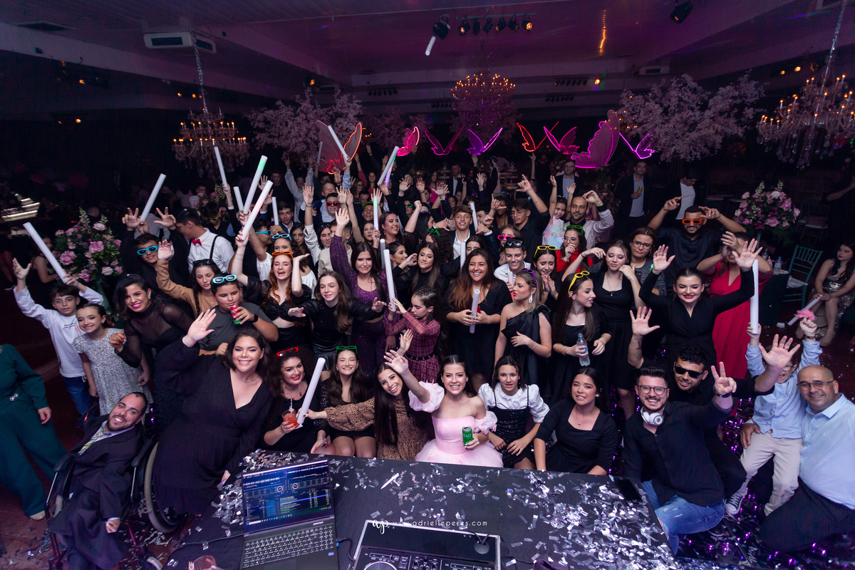 Adrielle Peres Fotografia, Alex Videos; DECORAÇÃO: Silvia Flores Eventos, DJ: Matheus Lazaretti, PISTA DE LED: Pixel Led, DRINKS: Jumper Bartenders, Baly Energy Drink, Poppi Corner, Amantine Chocolate, VW beauty, Clube Gremio Fronteira - Ararangua/SC