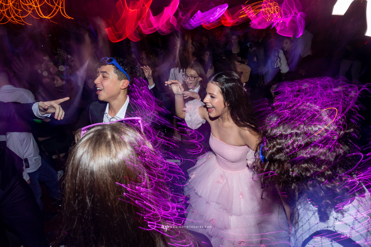 Adrielle Peres Fotografia, Alex Videos; DECORAÇÃO: Silvia Flores Eventos, DJ: Matheus Lazaretti, PISTA DE LED: Pixel Led, DRINKS: Jumper Bartenders, Baly Energy Drink, Poppi Corner, Amantine Chocolate, VW beauty, Clube Gremio Fronteira - Ararangua/SC