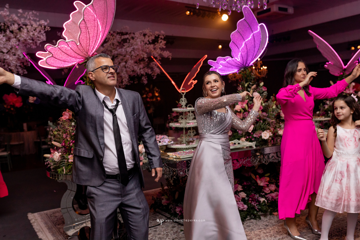 Adrielle Peres Fotografia, Alex Videos; DECORAÇÃO: Silvia Flores Eventos, DJ: Matheus Lazaretti, PISTA DE LED: Pixel Led, DRINKS: Jumper Bartenders, Baly Energy Drink, Poppi Corner, Amantine Chocolate, VW beauty, Clube Gremio Fronteira - Ararangua/SC