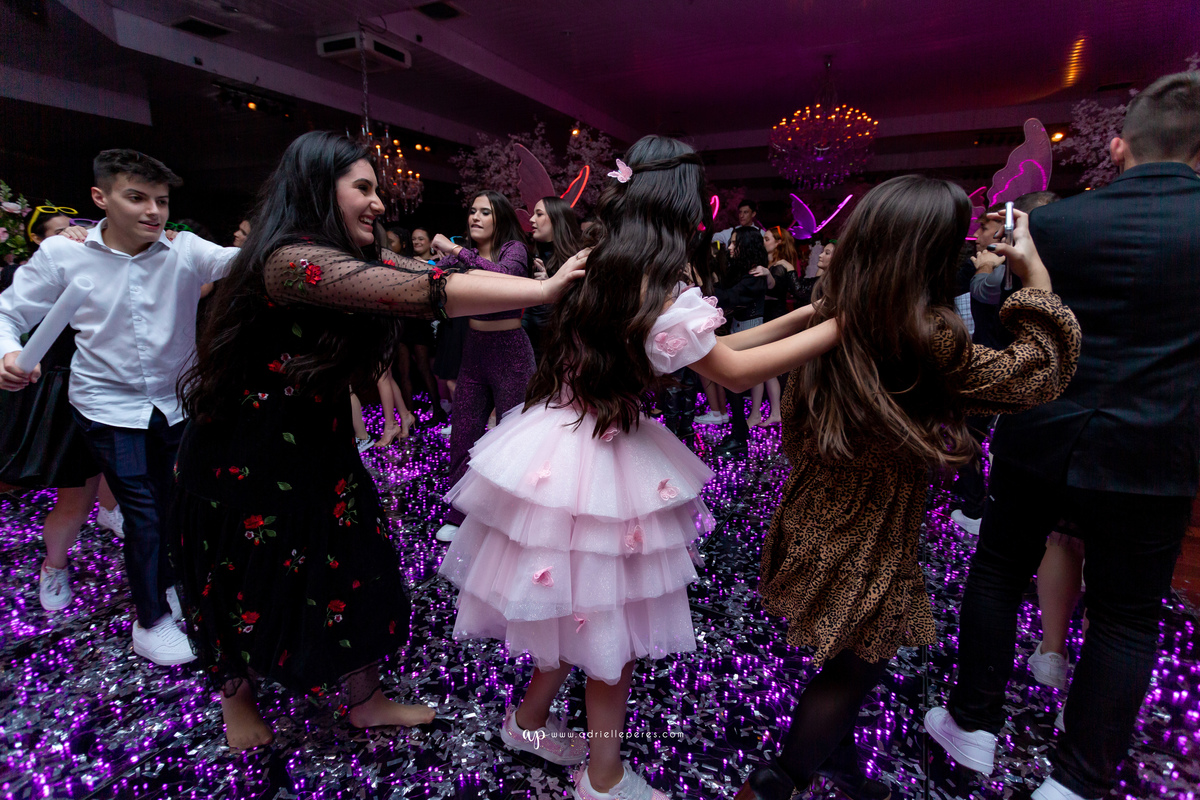 Adrielle Peres Fotografia, Alex Videos; DECORAÇÃO: Silvia Flores Eventos, DJ: Matheus Lazaretti, PISTA DE LED: Pixel Led, DRINKS: Jumper Bartenders, Baly Energy Drink, Poppi Corner, Amantine Chocolate, VW beauty, Clube Gremio Fronteira - Ararangua/SC