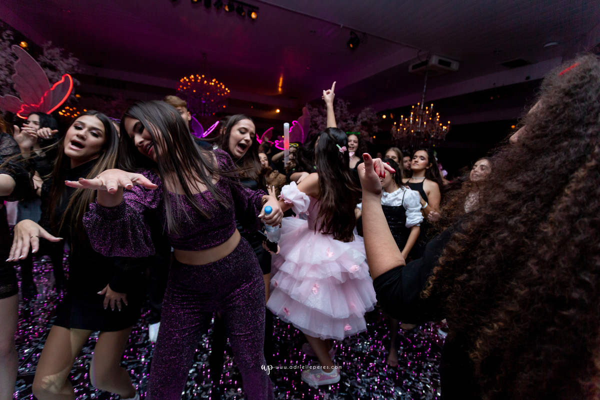 Adrielle Peres Fotografia, Alex Videos; DECORAÇÃO: Silvia Flores Eventos, DJ: Matheus Lazaretti, PISTA DE LED: Pixel Led, DRINKS: Jumper Bartenders, Baly Energy Drink, Poppi Corner, Amantine Chocolate, VW beauty, Clube Gremio Fronteira - Ararangua/SC