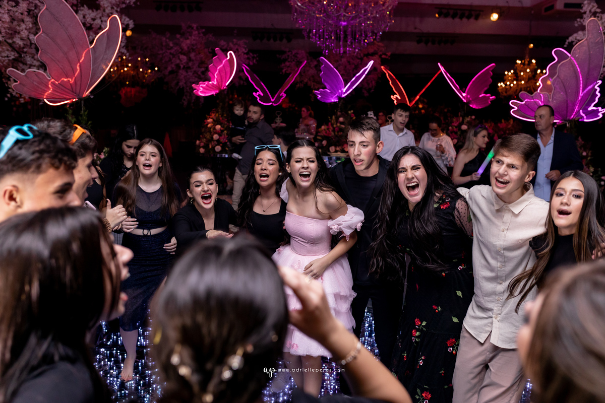 Adrielle Peres Fotografia, Alex Videos; DECORAÇÃO: Silvia Flores Eventos, DJ: Matheus Lazaretti, PISTA DE LED: Pixel Led, DRINKS: Jumper Bartenders, Baly Energy Drink, Poppi Corner, Amantine Chocolate, VW beauty, Clube Gremio Fronteira - Ararangua/SC