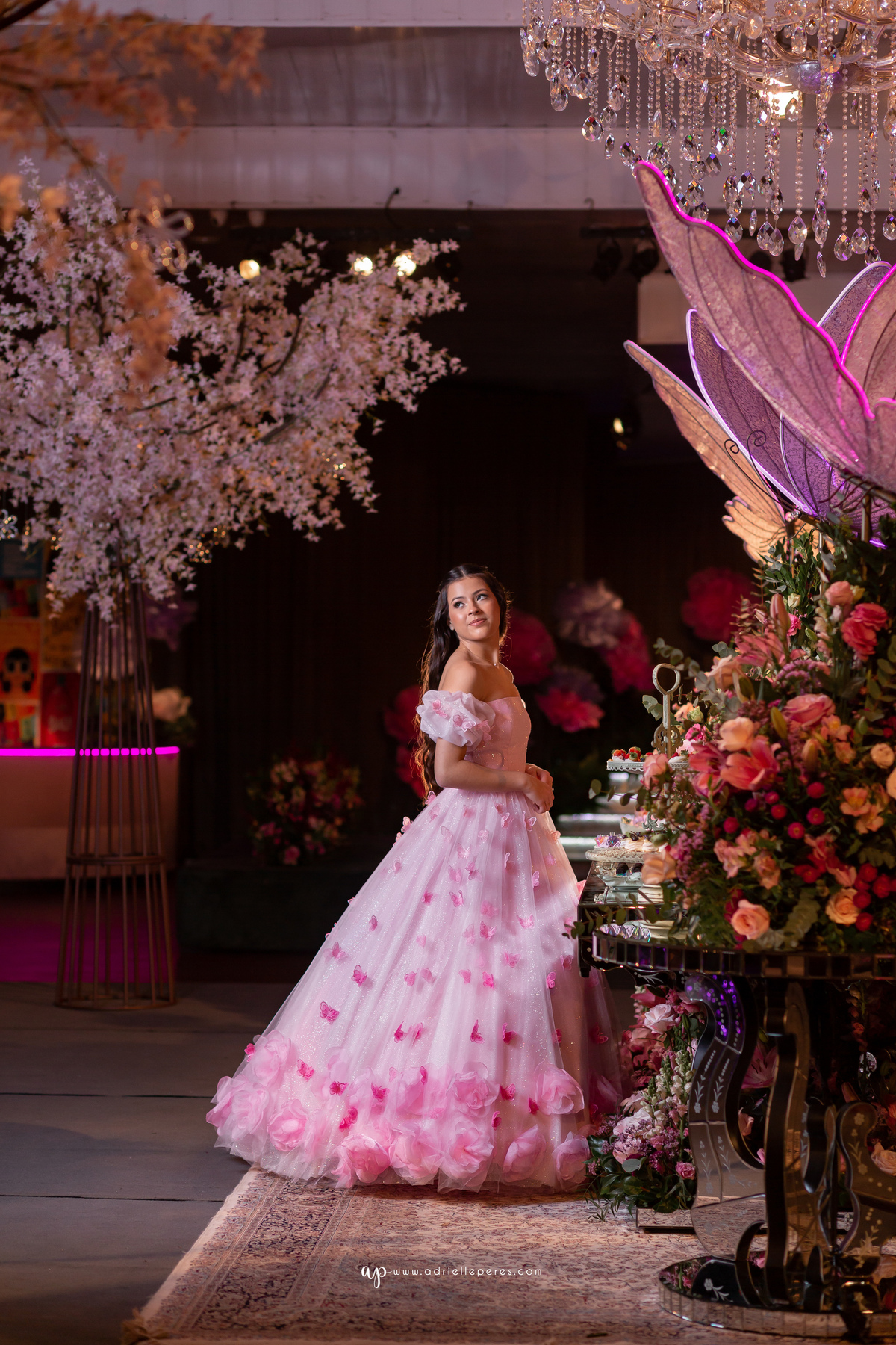 Adrielle Peres Fotografia, Alex Videos; DECORAÇÃO: Silvia Flores Eventos, DJ: Matheus Lazaretti, PISTA DE LED: Pixel Led, DRINKS: Jumper Bartenders, Baly Energy Drink, Poppi Corner, Amantine Chocolate, VW beauty, Clube Gremio Fronteira - Ararangua/SC