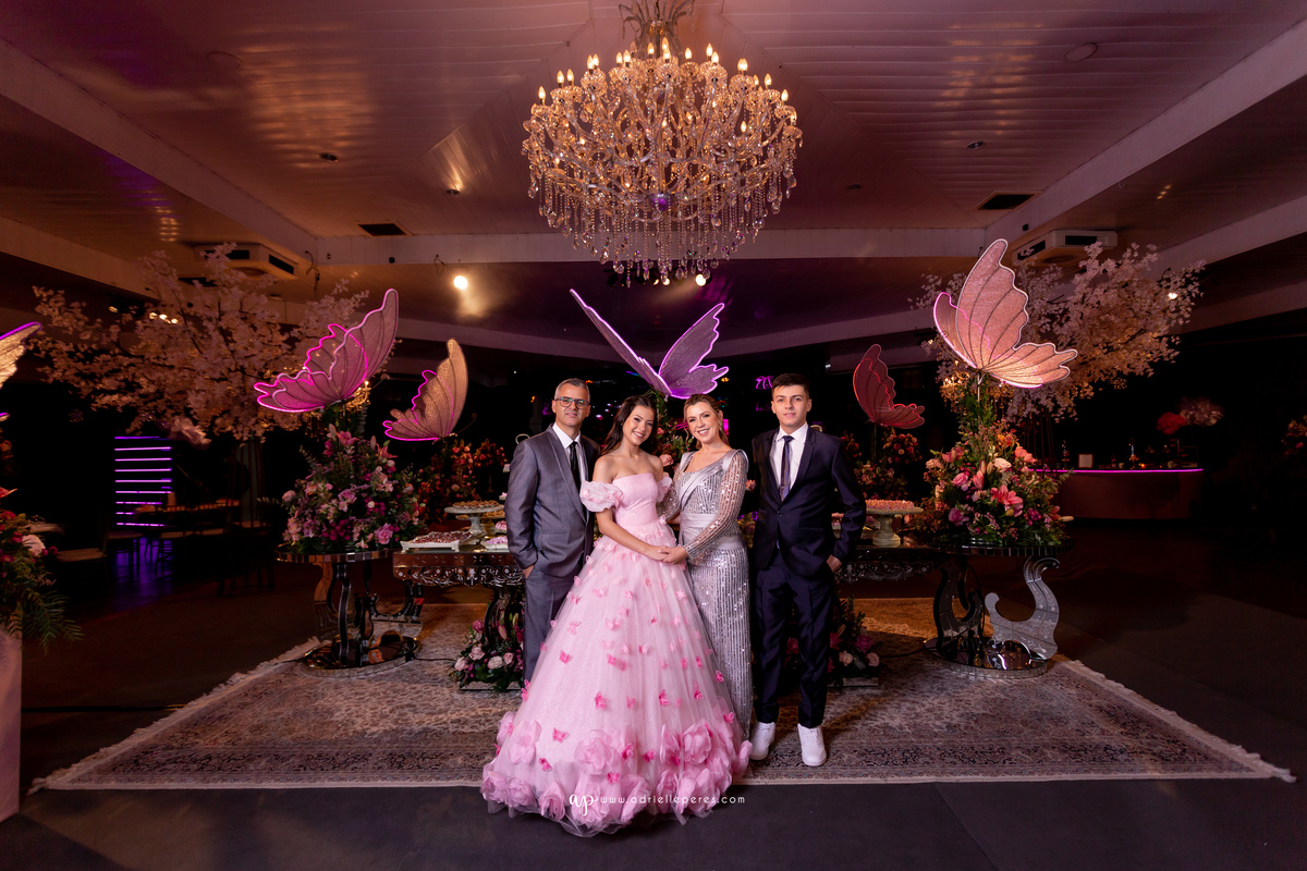 Adrielle Peres Fotografia, Alex Videos; DECORAÇÃO: Silvia Flores Eventos, DJ: Matheus Lazaretti, PISTA DE LED: Pixel Led, DRINKS: Jumper Bartenders, Baly Energy Drink, Poppi Corner, Amantine Chocolate, VW beauty, Clube Gremio Fronteira - Ararangua/SC