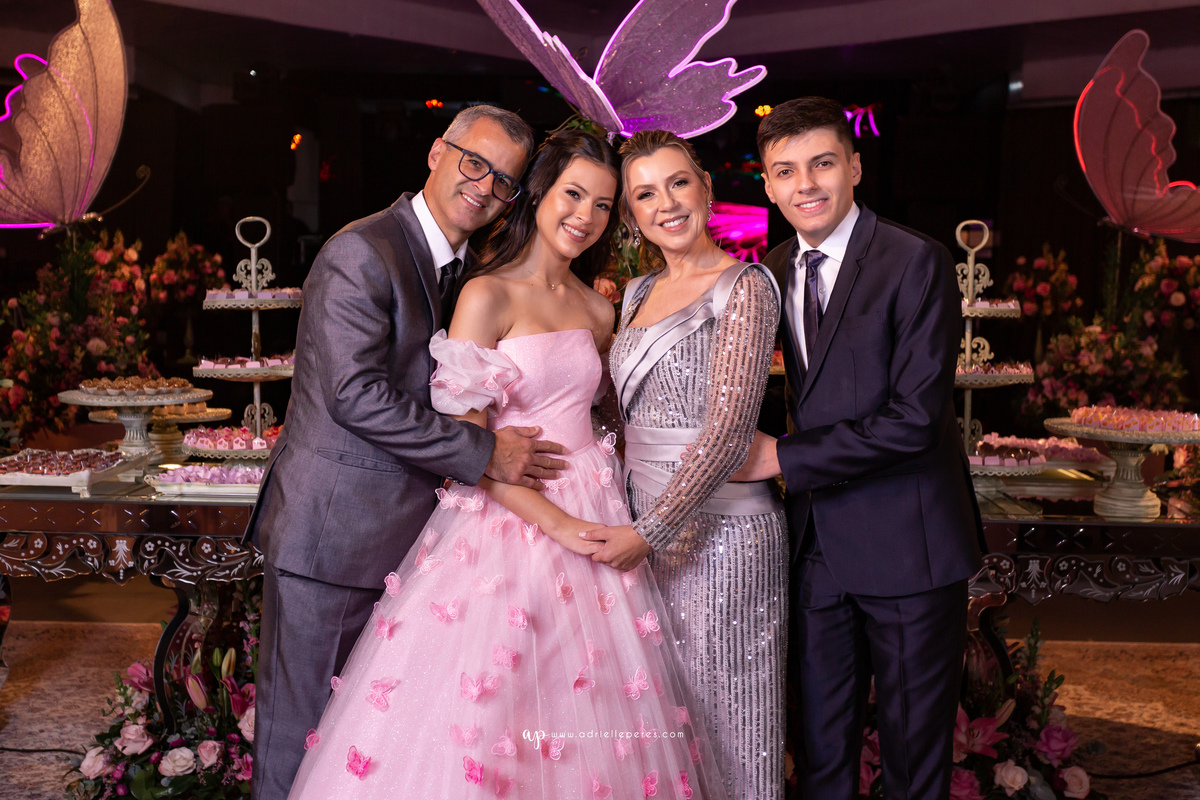 Adrielle Peres Fotografia, Alex Videos; DECORAÇÃO: Silvia Flores Eventos, DJ: Matheus Lazaretti, PISTA DE LED: Pixel Led, DRINKS: Jumper Bartenders, Baly Energy Drink, Poppi Corner, Amantine Chocolate, VW beauty, Clube Gremio Fronteira - Ararangua/SC