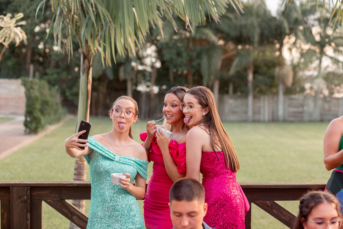 quinze anos gemeas Sítio do Cassio - Sombrio/SC
ASSESORIA: Teka Cerimoniais e Eventos
FOTOGRAFIA: Adrielle Peres Fotógrafa de quinze anos
VIDEO: Tríplice Filmes
VESTIDO: Noivas e Casais
DECORAÇÃO: Art Manha
ILUMINAÇÃO E SOM: Concorde 
