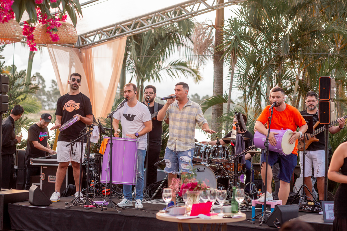 quinze anos gemeas Sítio do Cassio - Sombrio/SC
ASSESORIA: Teka Cerimoniais e Eventos
FOTOGRAFIA: Adrielle Peres Fotógrafa de quinze anos
VIDEO: Tríplice Filmes
VESTIDO: Noivas e Casais
DECORAÇÃO: Art Manha
ILUMINAÇÃO E SOM: Concorde 
