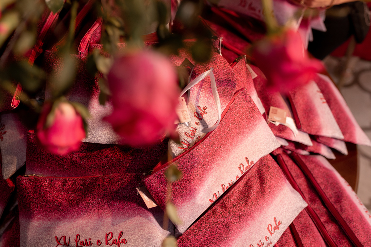 quinze anos gemeas Sítio do Cassio - Sombrio/SC
ASSESORIA: Teka Cerimoniais e Eventos
FOTOGRAFIA: Adrielle Peres Fotógrafa de quinze anos
VIDEO: Tríplice Filmes
VESTIDO: Noivas e Casais
DECORAÇÃO: Art Manha
ILUMINAÇÃO E SOM: Concorde 
