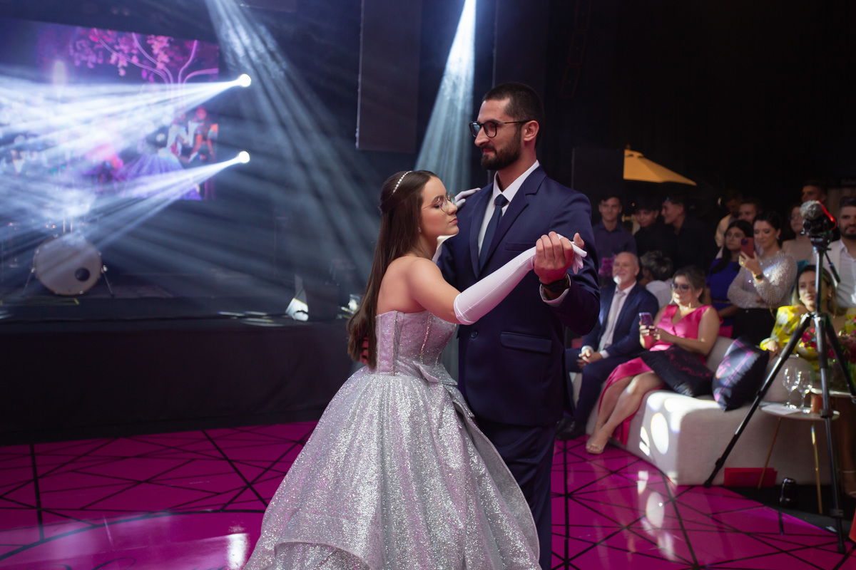 quinze anos gemeas Sítio do Cassio - Sombrio/SC
ASSESORIA: Teka Cerimoniais e Eventos
FOTOGRAFIA: Adrielle Peres Fotógrafa de quinze anos
VIDEO: Tríplice Filmes
VESTIDO: Noivas e Casais
DECORAÇÃO: Art Manha
ILUMINAÇÃO E SOM: Concorde 
