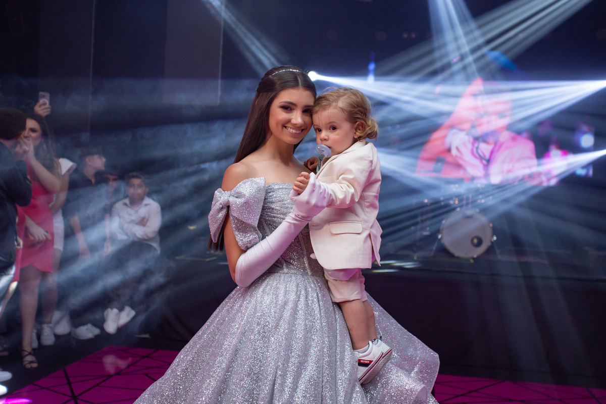 quinze anos gemeas Sítio do Cassio - Sombrio/SC
ASSESORIA: Teka Cerimoniais e Eventos
FOTOGRAFIA: Adrielle Peres Fotógrafa de quinze anos
VIDEO: Tríplice Filmes
VESTIDO: Noivas e Casais
DECORAÇÃO: Art Manha
ILUMINAÇÃO E SOM: Concorde 
