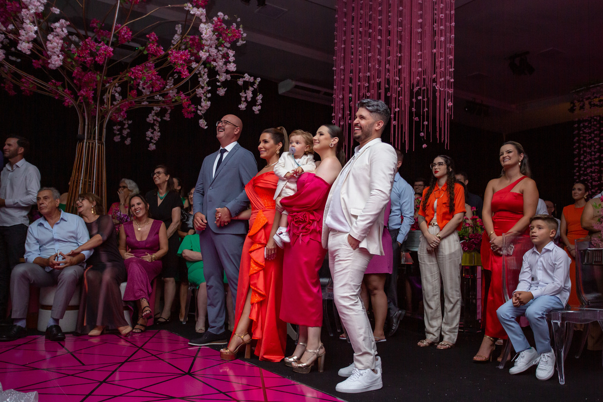 quinze anos gemeas Sítio do Cassio - Sombrio/SC
ASSESORIA: Teka Cerimoniais e Eventos
FOTOGRAFIA: Adrielle Peres Fotógrafa de quinze anos
VIDEO: Tríplice Filmes
VESTIDO: Noivas e Casais
DECORAÇÃO: Art Manha
ILUMINAÇÃO E SOM: Concorde 
