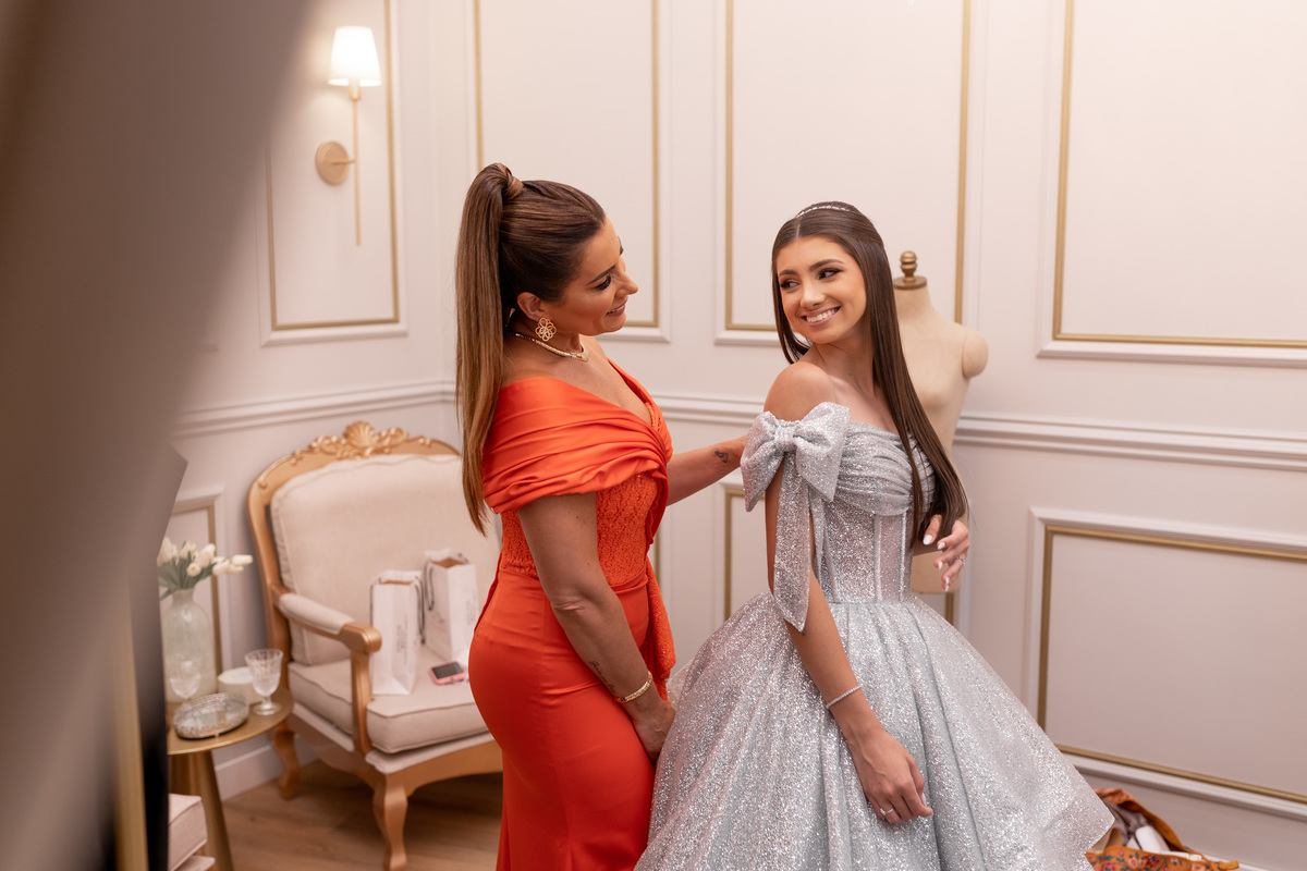 quinze anos gemeas Sítio do Cassio - Sombrio/SC
ASSESORIA: Teka Cerimoniais e Eventos
FOTOGRAFIA: Adrielle Peres Fotógrafa de quinze anos
VIDEO: Tríplice Filmes
VESTIDO: Noivas e Casais
DECORAÇÃO: Art Manha
ILUMINAÇÃO E SOM: Concorde 
