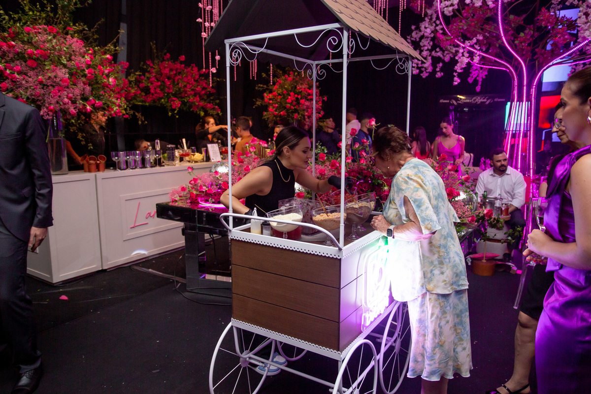 quinze anos gemeas Sítio do Cassio - Sombrio/SC
ASSESORIA: Teka Cerimoniais e Eventos
FOTOGRAFIA: Adrielle Peres Fotógrafa de quinze anos
VIDEO: Tríplice Filmes
VESTIDO: Noivas e Casais
DECORAÇÃO: Art Manha
ILUMINAÇÃO E SOM: Concorde 
