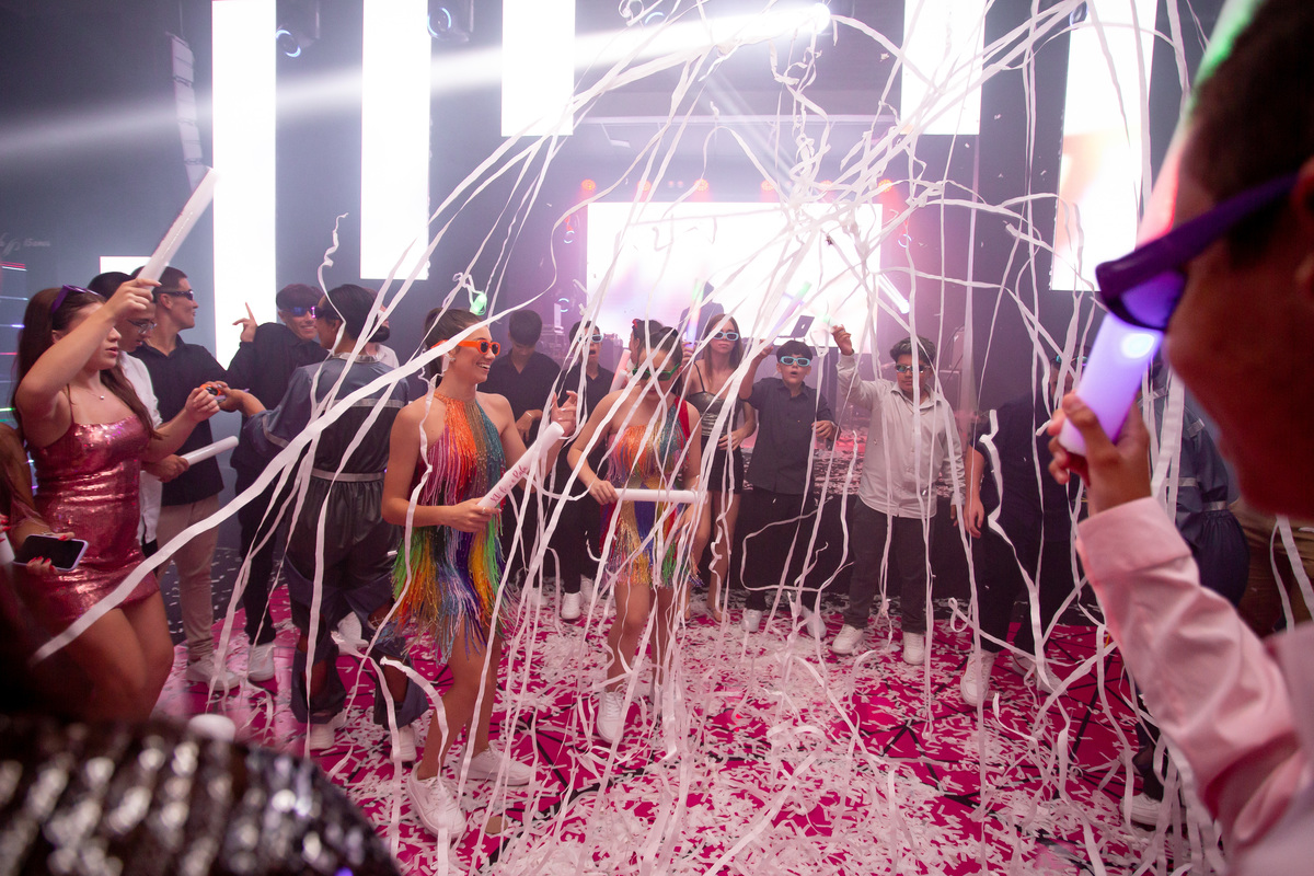 quinze anos gemeas Sítio do Cassio - Sombrio/SC
ASSESORIA: Teka Cerimoniais e Eventos
FOTOGRAFIA: Adrielle Peres Fotógrafa de quinze anos
VIDEO: Tríplice Filmes
VESTIDO: Noivas e Casais
DECORAÇÃO: Art Manha
ILUMINAÇÃO E SOM: Concorde 
