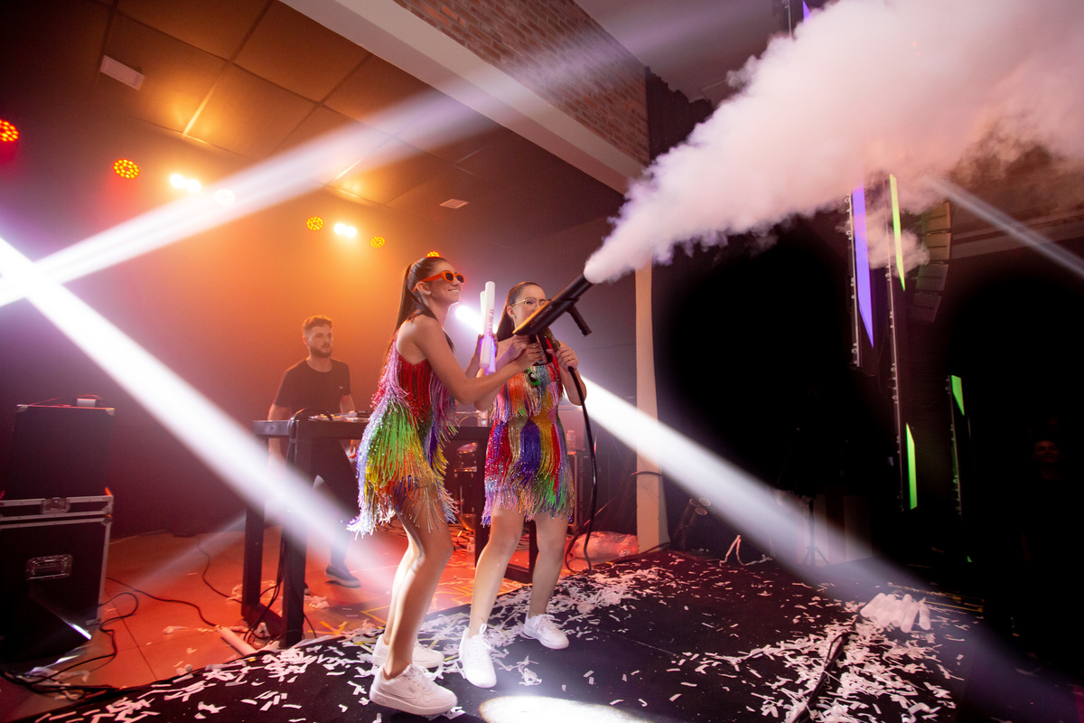 quinze anos gemeas Sítio do Cassio - Sombrio/SC
ASSESORIA: Teka Cerimoniais e Eventos
FOTOGRAFIA: Adrielle Peres Fotógrafa de quinze anos
VIDEO: Tríplice Filmes
VESTIDO: Noivas e Casais
DECORAÇÃO: Art Manha
ILUMINAÇÃO E SOM: Concorde 
