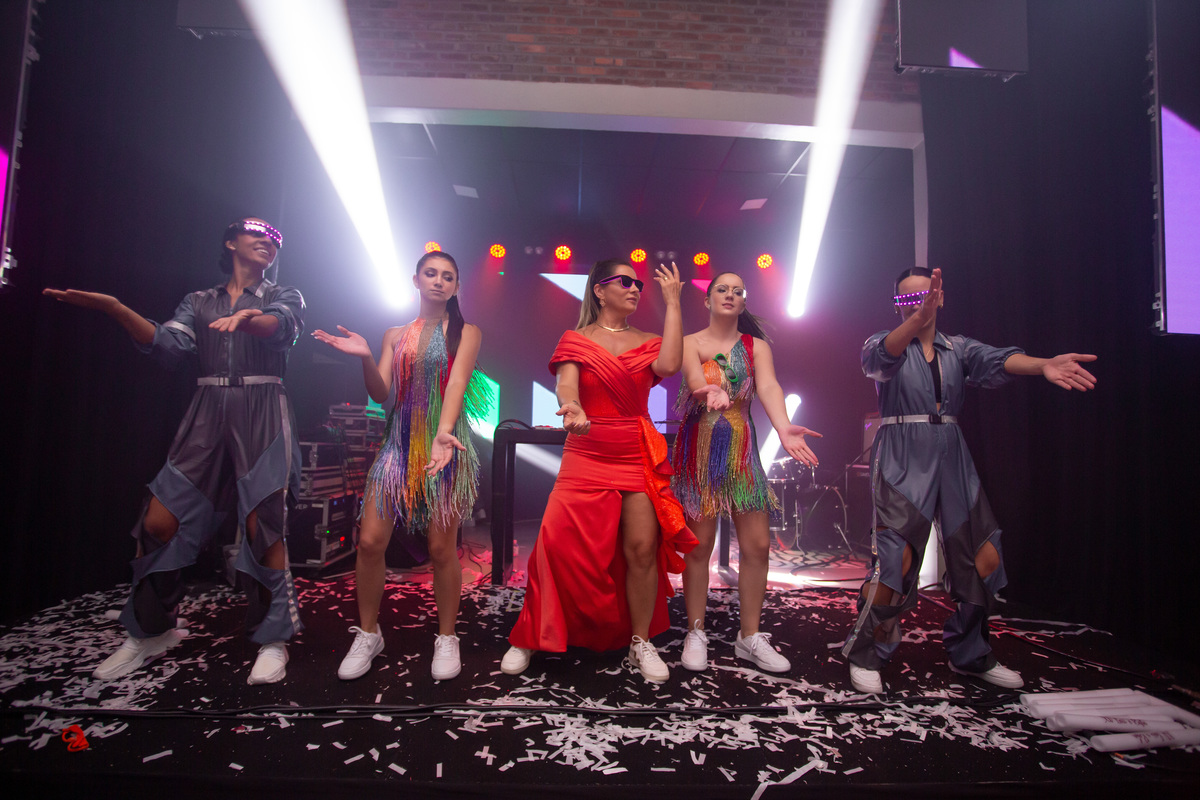 quinze anos gemeas Sítio do Cassio - Sombrio/SC
ASSESORIA: Teka Cerimoniais e Eventos
FOTOGRAFIA: Adrielle Peres Fotógrafa de quinze anos
VIDEO: Tríplice Filmes
VESTIDO: Noivas e Casais
DECORAÇÃO: Art Manha
ILUMINAÇÃO E SOM: Concorde 
