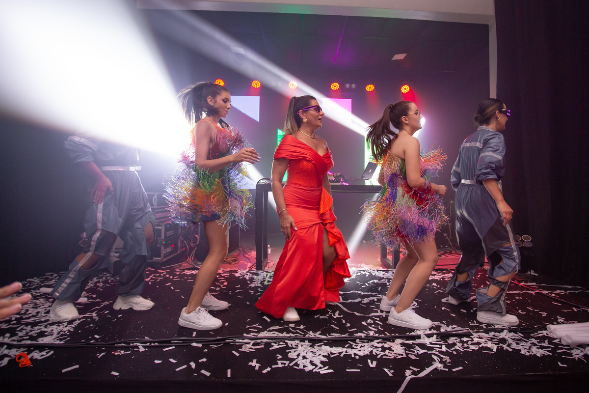 quinze anos gemeas Sítio do Cassio - Sombrio/SC
ASSESORIA: Teka Cerimoniais e Eventos
FOTOGRAFIA: Adrielle Peres Fotógrafa de quinze anos
VIDEO: Tríplice Filmes
VESTIDO: Noivas e Casais
DECORAÇÃO: Art Manha
ILUMINAÇÃO E SOM: Concorde 
