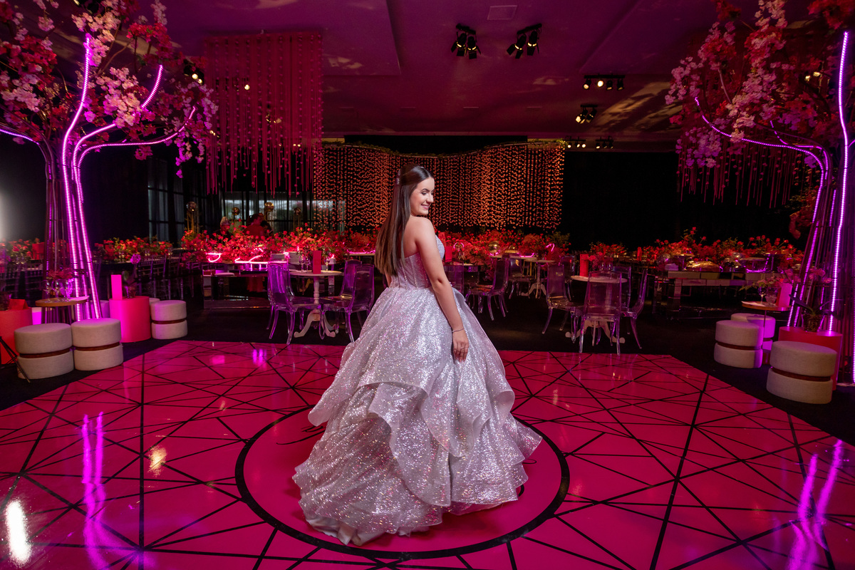 quinze anos gemeas Sítio do Cassio - Sombrio/SC
ASSESORIA: Teka Cerimoniais e Eventos
FOTOGRAFIA: Adrielle Peres Fotógrafa de quinze anos
VIDEO: Tríplice Filmes
VESTIDO: Noivas e Casais
DECORAÇÃO: Art Manha
ILUMINAÇÃO E SOM: Concorde 
